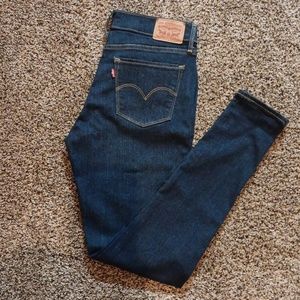 Womens Levi skinny jeans size 30